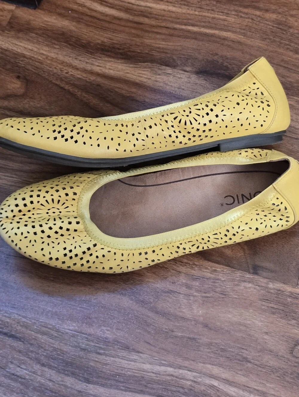 Vionic Robyn Perforated Leather Ballet Flats Yellow Size 9